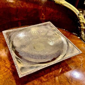 MASITERO LABRADO CON PIE BAÑADO EN PLATA