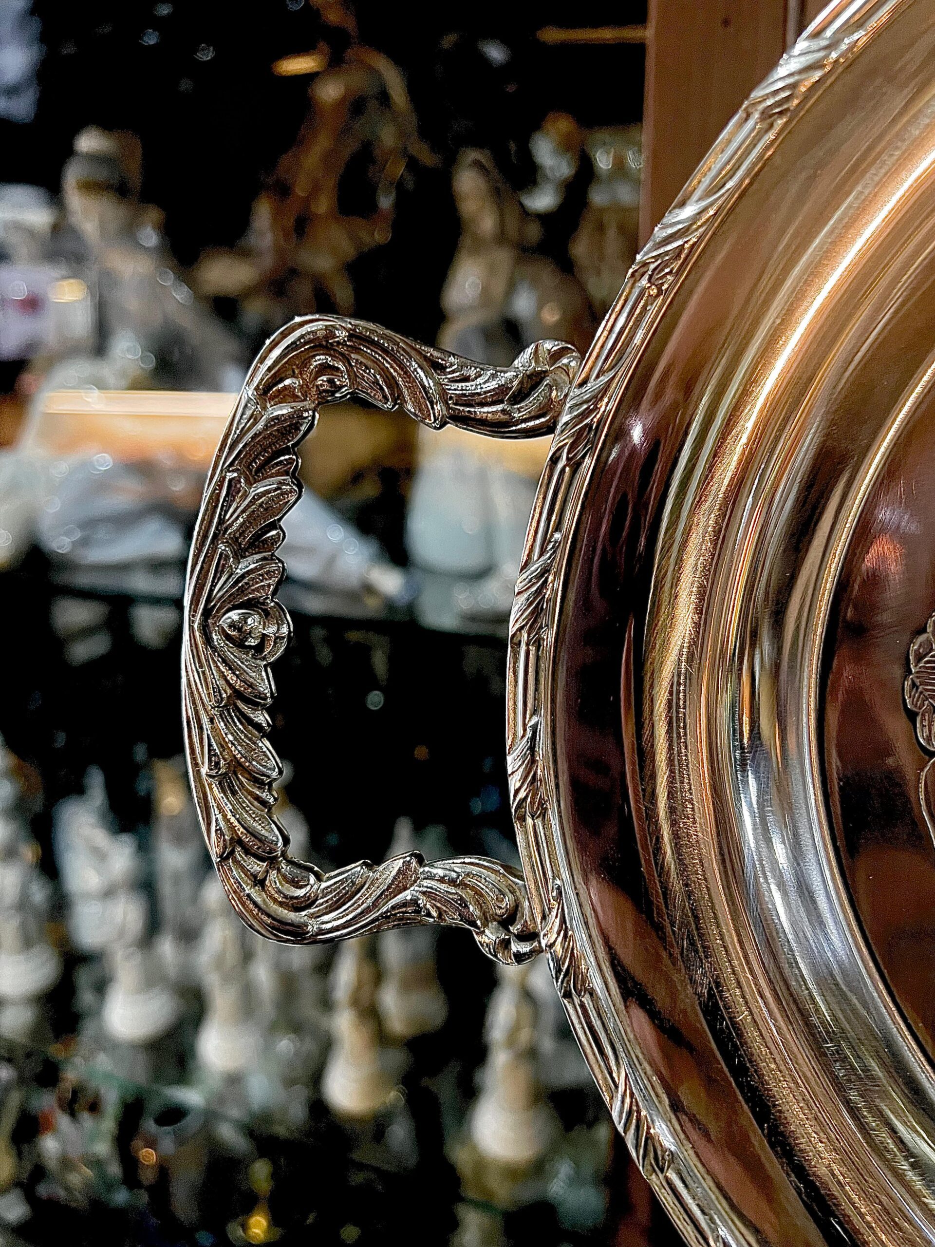 GRAN BANDEJA ANTIGUA LABRADA CON BAÑO DE PLATA - Image 3