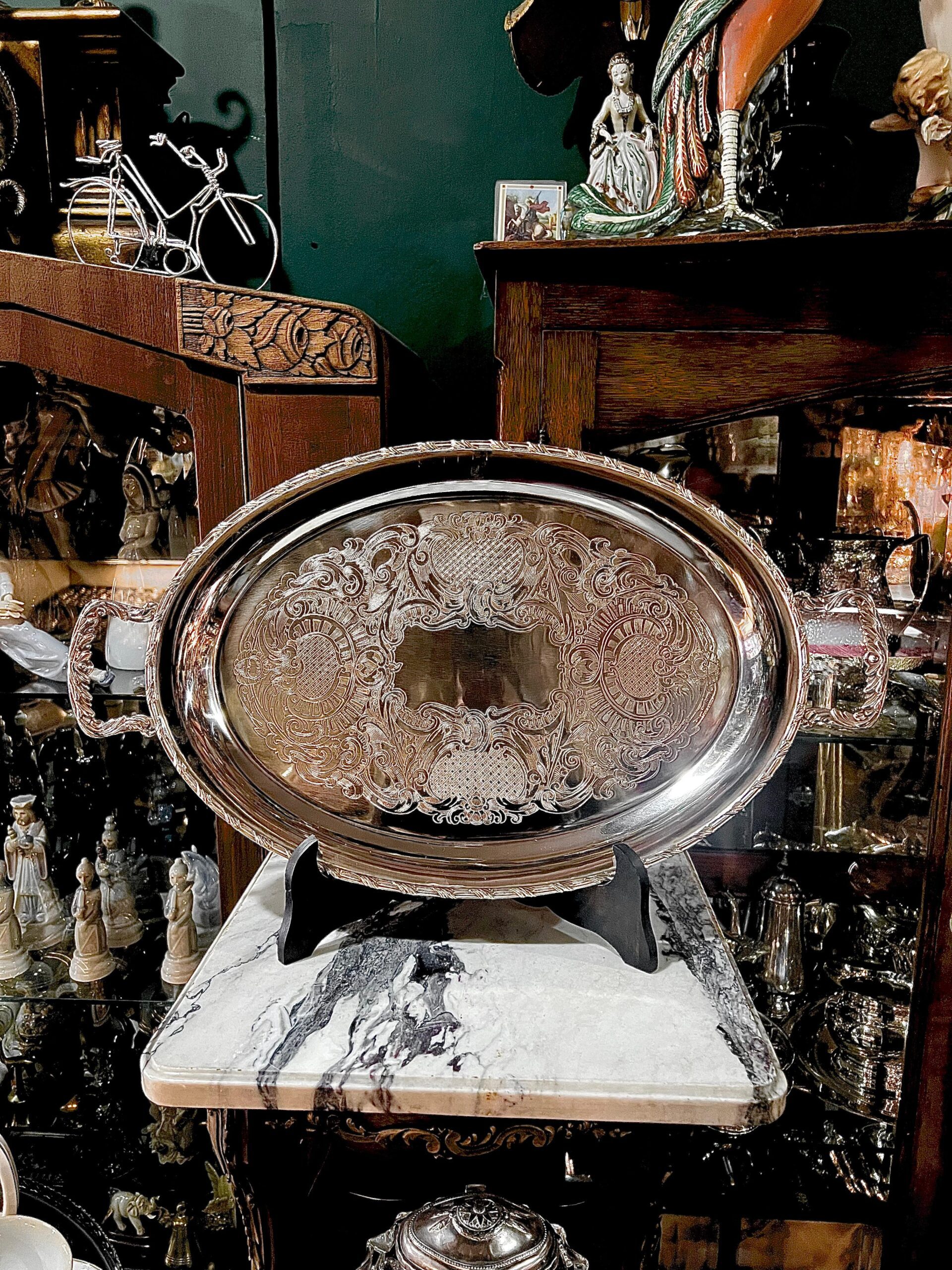 GRAN BANDEJA ANTIGUA LABRADA CON BAÑO DE PLATA