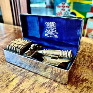 MAQUINA DE AFEITAR WILKINSON SWORD & CO