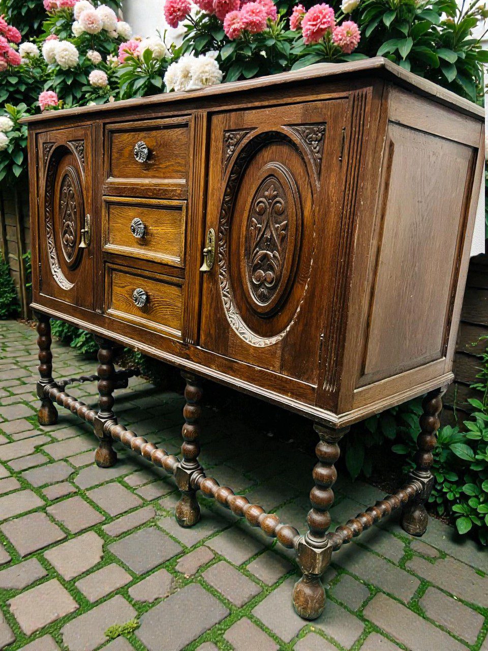 APARADOR ANTIGUO ESTILO JACOBINO