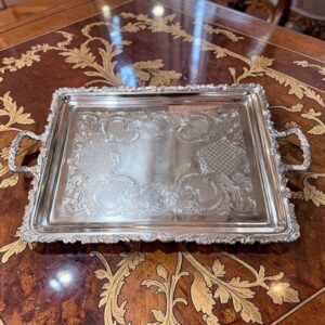 BANDEJA ANTIGUA LABRADA BAŇADA EN PLATA