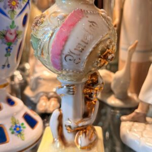 MATE ISABELINO DE PORCELANA CON QUERUBÍN