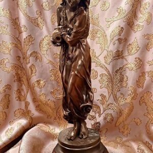 PETIT BRONCE "DAMA CON CANTARO"