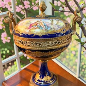 BOMBONERA ESTILO SEVRES PORCELANA Y BRONCE