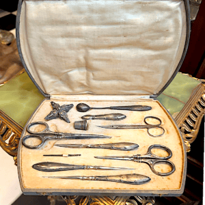 NECESER DE COSTURA ANTIGUO DE PLATA