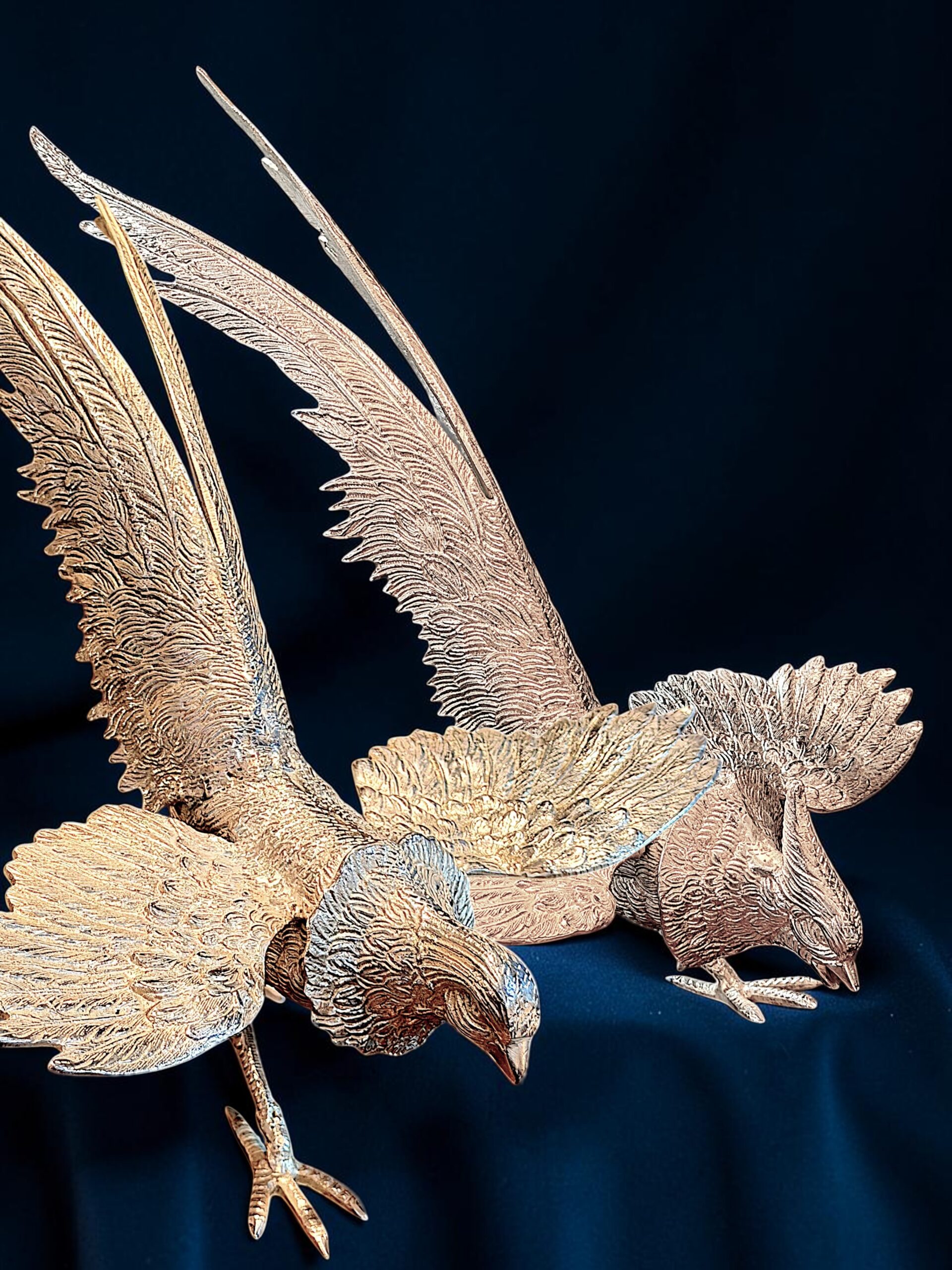PAREJA DE GALLOS BAÑADOS EN PLATA 40 CM
