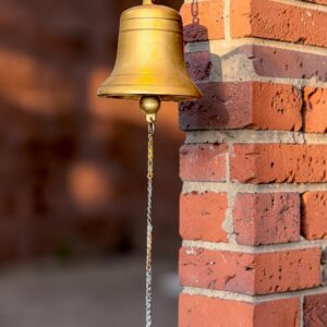 ANTIGUA CAMPANA DE 18 CM ALTURA CON BADAJO Y SOPORTE