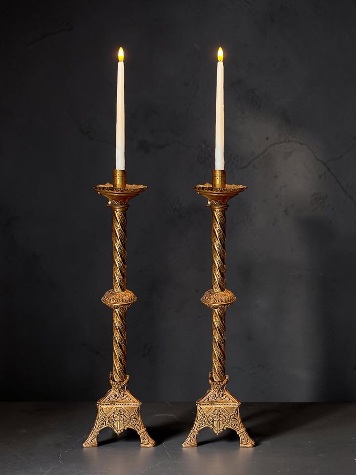 PAR DE CANDELABROS ALTAR DE IGLESIA